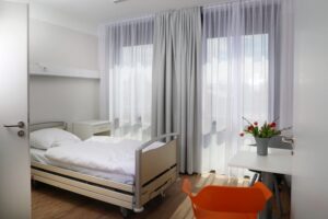 Patientenzimmer in der Schmerzklinik Berlin